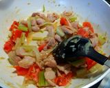 Foto langkah ke 2 dari resep Ayam tumis batang seledri.