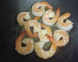 รูปขั้นตอนการทำที่ 3 ของ กุ้งย่างเนยกับผักต้ม เมนูเด็ก 1 ขวบขึ้นไป