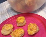 Túrós pogácsa sajtos instant élesztős hajtogatott recept fázis 8 fotója
