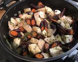 Une image de l'étape 12 de Navets et carottes violettes aux épices indiennes, bouillon de porc et coriandre.