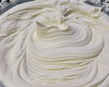Foto del paso 4 de la receta: Mini torta cumpleañera de duraznos y crema 🎂🍑
