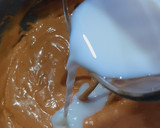 Foto del paso 2 de la receta: Bizcochuelo de dulce de leche🥳