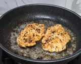 Foto langkah ke 2 dari resep Baked Chicken with Mushrooms, Spinach & Red Bell Pepper.