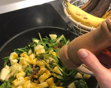 Foto del paso 3 de la receta: Espinacas con manzana y pasas