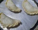 Foto del paso 4 de la receta: Empanadas de morrón asado, anco y cebolla