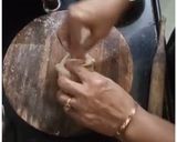 A picture of step 4 of Phinni Roti.