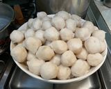Foto langkah ke 6 dari resep Bakso Ikan Tenggiri Tanpa Telor (video).