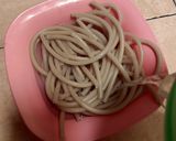 Foto langkah ke 4 dari resep Pasta Makaroni Sosis Bunga Telang.