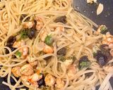 Une image de l'étape 3 de Pâtes, crevettes, tomates, etc.