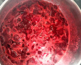 Foto del paso 2 de la receta: Postre de yogur con coulis de cerezas y galletas