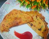 A picture of step 4 of Besan ka chilla.