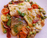 Foto del paso 10 de la receta: Bacalao y merluza con guisantes en salsa con cherrys y albahaca con jamón