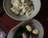 Foto langkah ke 1 dari resep Tumis pentol tahu cabe ijo menu sahur simpel.