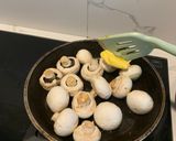 Foto langkah ke 4 dari resep Mushroom Ala Restaurant.