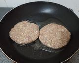 Foto langkah ke 5 dari resep Beef patty burger.