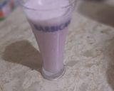A picture of step 3 of Strawberry shake.