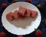 A picture of step 6 of Strawberry sheero.