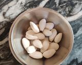 A picture of step 1 of Oats almond smoothie.