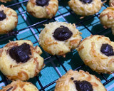 Foto langkah ke 5 dari resep Choco Cheese Thumprint Cookies.