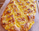 Foto del paso 9 de la receta: Coca de Sant Joan 2024 v2: De crema, naranja confitada, almendras y piñones