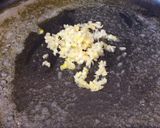 Foto del paso 2 de la receta: Aceitunas Negras y Alcaparras en Salsa de Crema
