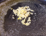 Foto del paso 2 de la receta: Aceitunas Negras y Alcaparras en Salsa de Crema