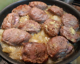 Foto del paso 2 de la receta: Carrilleras de cerdo en salsa a la miel