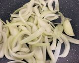 洋蔥吞拿魚意粉的食譜步驟1照片