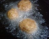 A picture of step 5 of Golden Fried Cocktail Mushroom.