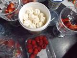 Postre fácil de fresas con merengues y crema