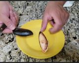 Foto del paso 1 de la receta: Agua de hueso de mamey