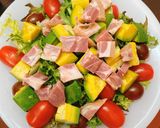 Hình bước làm 3 của món Salad Bơ Thịt Giò Heo Xông Khói