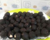 Foto langkah ke 8 dari resep Bola permen vanila coklat keto.