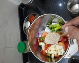 A picture of step 4 of Dhaniye ki chutney.