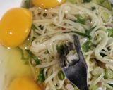 Foto langkah ke 2 dari resep Omelet Spaghetti.