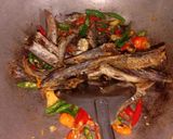 Foto langkah ke 5 dari resep Tumis ikan asin cabe ijo.