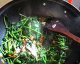 Foto langkah ke 2 dari resep Tumis kangkung belacan.