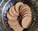 A picture of step 1 of Nutella Biscuit bomb.