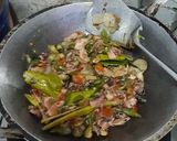 Foto langkah ke 5 dari resep Cumi asin cabe ijo.