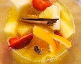 A picture of step 4 of Cava Sangria.