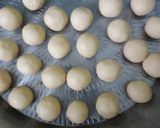 खव्याचे गुलाबजामून (khavyache gulabjammun recipe in marathi) रेसिपी स्टेप 3 फोटो 