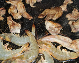 Foto del paso 1 de la receta: Arroz con conejo, sepia, langostinos, calabacín y espinacas