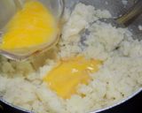 Foto del paso 5 de la receta: Tortilla de puré rellena con jamón y queso