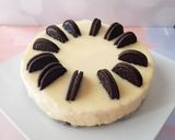 A picture of step 9 of White Chocolate Oreo Cheesecake.