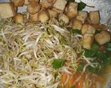 Foto langkah ke 4 dari resep Tumis taoge wortel tahu.