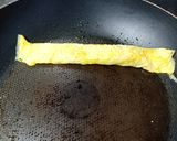 Gambar langkah 4 resipi Tamagoyaki Nori by Rina.