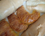 Foto del paso 1 de la receta: 🥖Budín de pan y medialunas🥐 Súper fácil‼️
