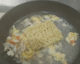 Foto langkah ke 4 dari resep Mi Nyemek Instan Pedas.