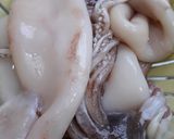 Foto del paso 2 de la receta: Calamares al ajillo y pimentón