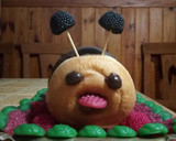 Foto del paso 1 de la receta: Gusano o ciempiés de donuts y chuches